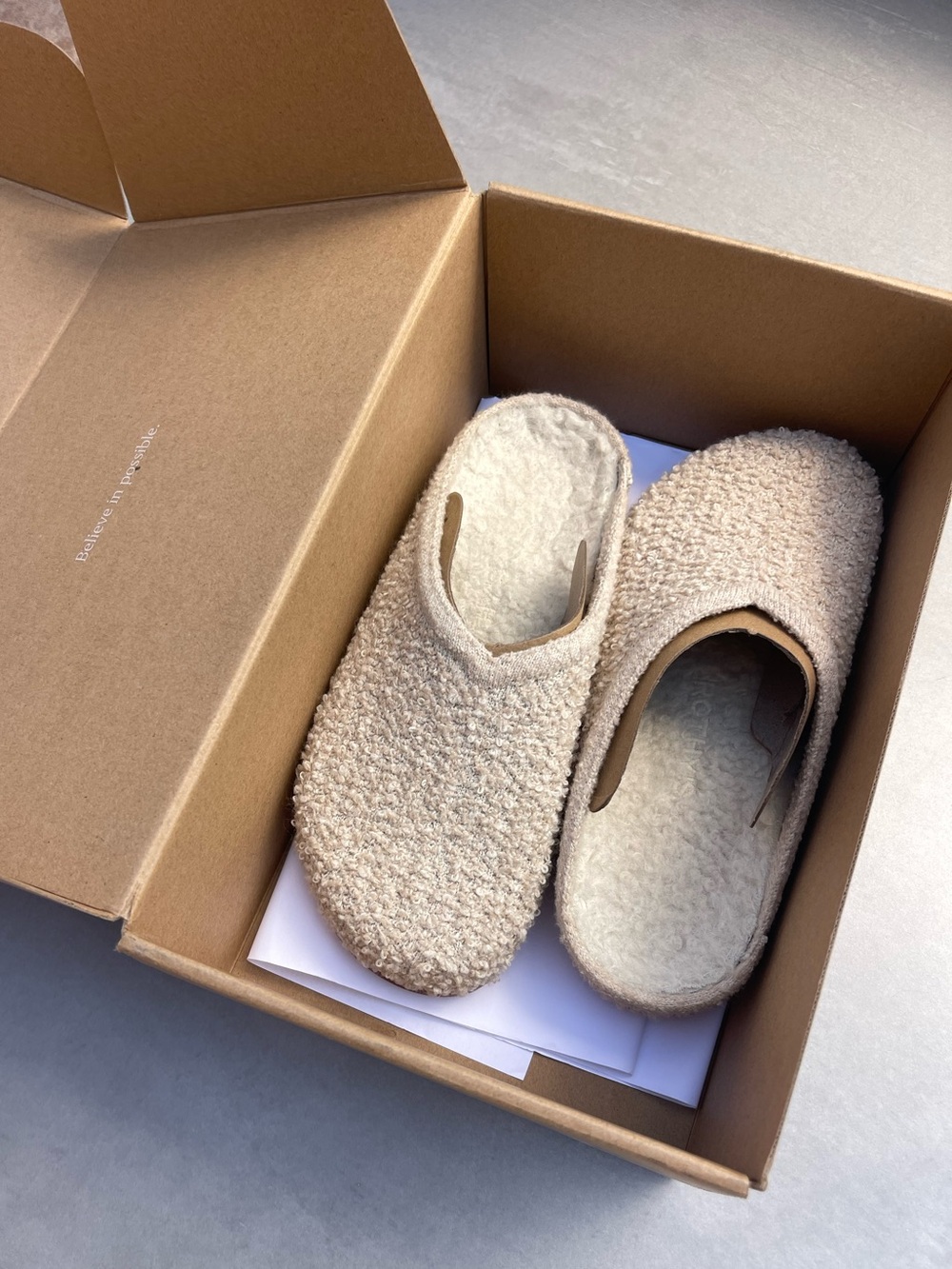 Rothy’s The Cozy Clog Honeybun Bouclé
Sz 6